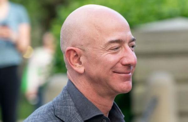 Jeff Bezos compró la mansión más cara de Los Ángeles: con piso de madera que fue de Napoleón - SNT