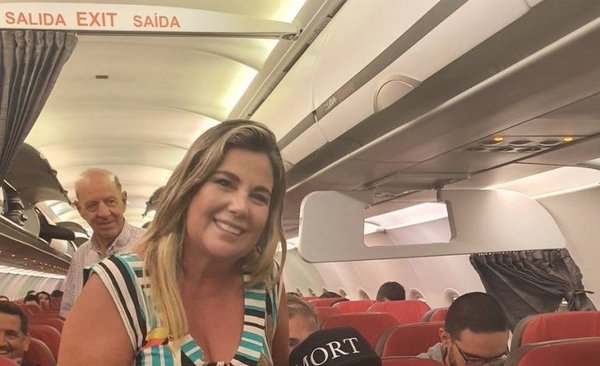 HOY / Bibi cumplió el sueño mágico de olimpistas: ser primer hincha en dar bienvenida a Adebayor