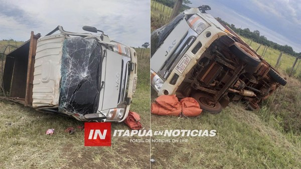 CAMIÓN CON TRES MENORES A BORDO VOLCÓ EN GRANEROS DEL SUR, LA PAZ.