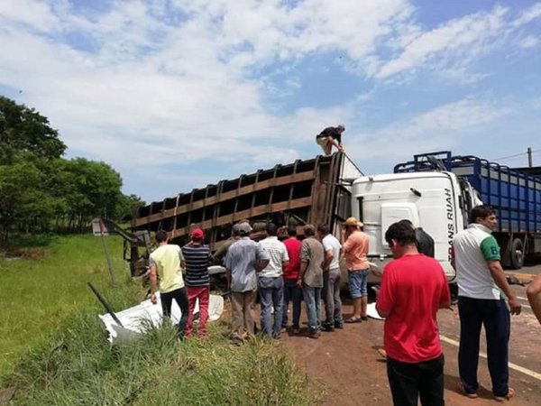 Violento choque entre camión y minibús deja varios fallecidos en San Pedro. | Info Caacupe