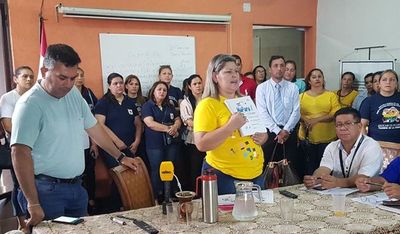 Docentes de Cordillera defienden uso de libros con errores | Info Caacupe