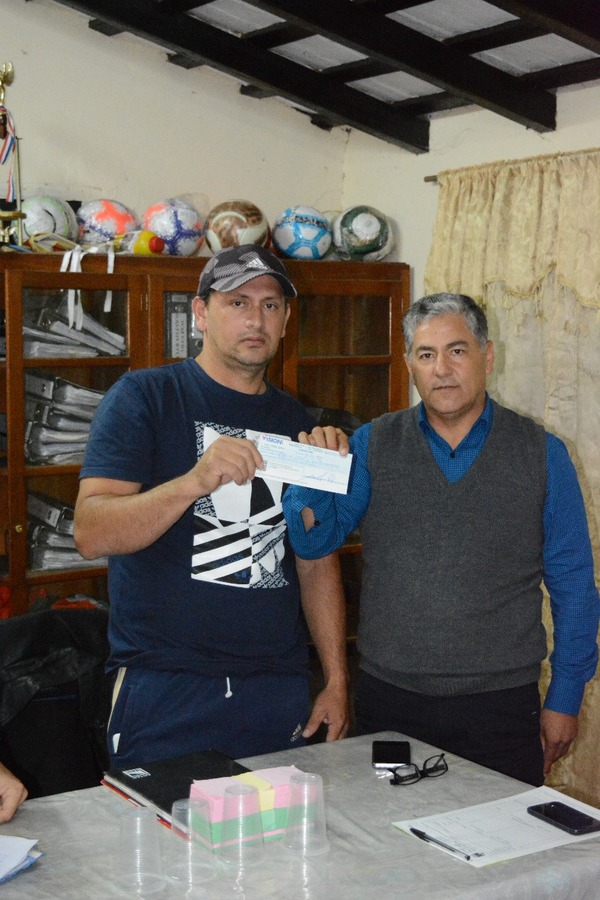 La Municipalidad de San Bernardino entregó donaciones a los Clubes de la Liga de Fútbol de San Bernardino | Info Caacupe