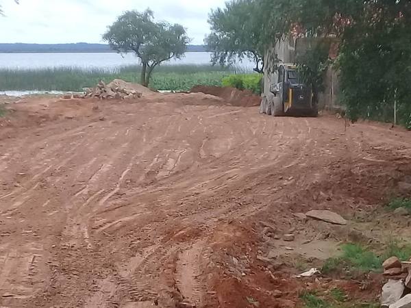 Distintos trabajos de limpieza y relleno de curvas en San Bernardino | Info Caacupe