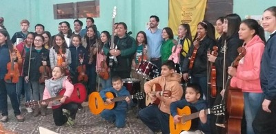 Municipalidad dona instrumentos a Orquesta Sonidos de la Perla Cordillerana | Info Caacupe