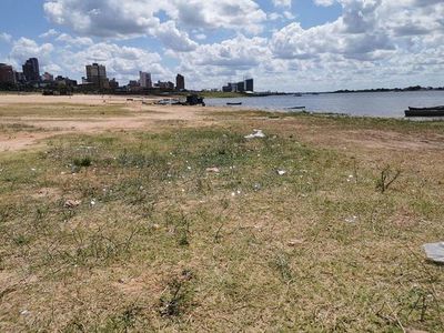 Denuncian que costanera quedó inundada de residuos luego de una fiesta de carnaval - Nacionales - ABC Color