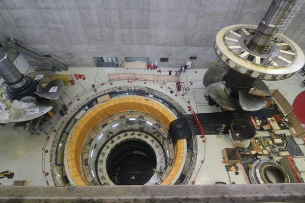 Retiran eje de  generador 1 de la Central Hidroeléctrica Yacyretá - Nacionales - ABC Color