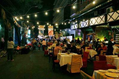 Bares y restaurantes tampoco pueden dejar "chupar" a sus clientes en la vereda