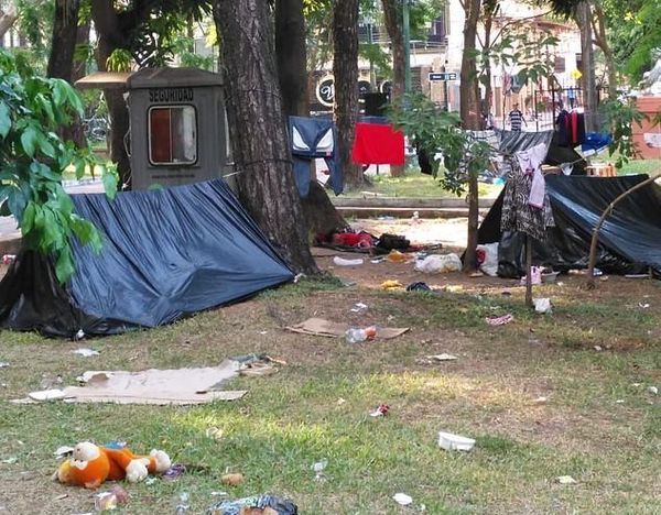 Senador propone enrejar todas las plazas de Asunción
