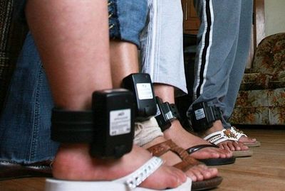 Justicia impulsa plan piloto de pulseras electrónicas