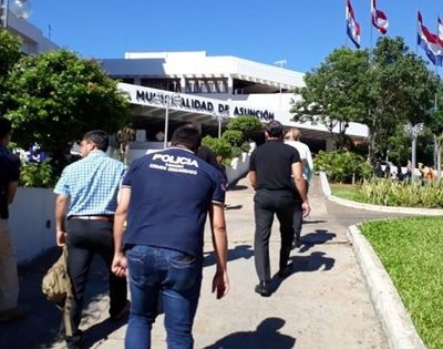 Fiscalia allana oficina paralela para cobro de coimas de la Municipalidad