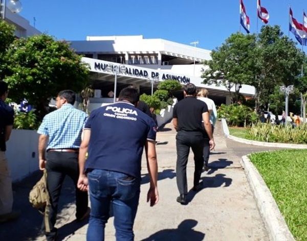 Fiscalia allana oficina paralela para cobro de coimas de la Municipalidad