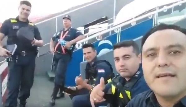 Policía es sumariado por burlarse de poca asistencia de aficionados en partido de Cerro Porteño