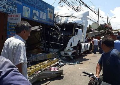 Conductor ebrio de Scania atropello a joven en Itauguá