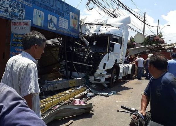 Conductor ebrio de Scania atropello  a joven en Itauguá