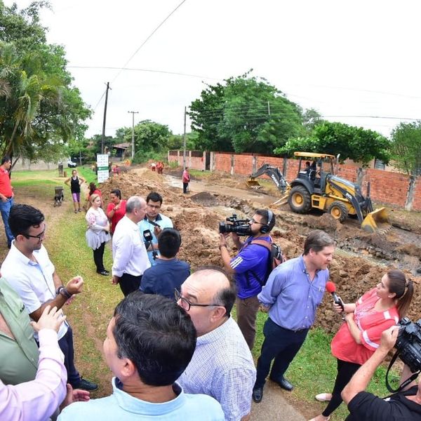 Mario Ferreiro realiza verificación de obras en Loma Pyta