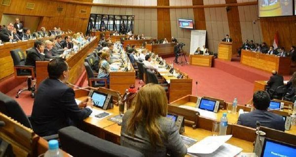 Políticos se salen con la suya y aprueban Ley de Financiamiento a amedias