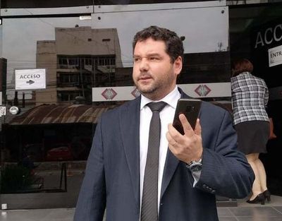 Renuncia vice ministro acorralado por información de supuesta complicidad para liberar presos