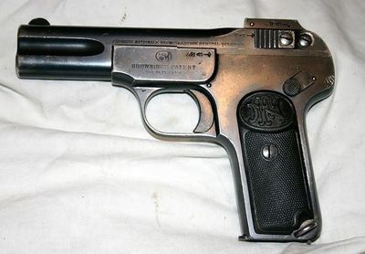 Hallan pistola entre azulejos en Tacumbú