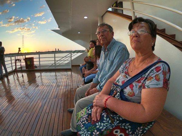 Primer viaje histórico de un Catamarán en Asunción