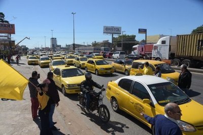 Senador plantea llevar discusión entre Uber, MUV y taxis al Congreso | Info Caacupe