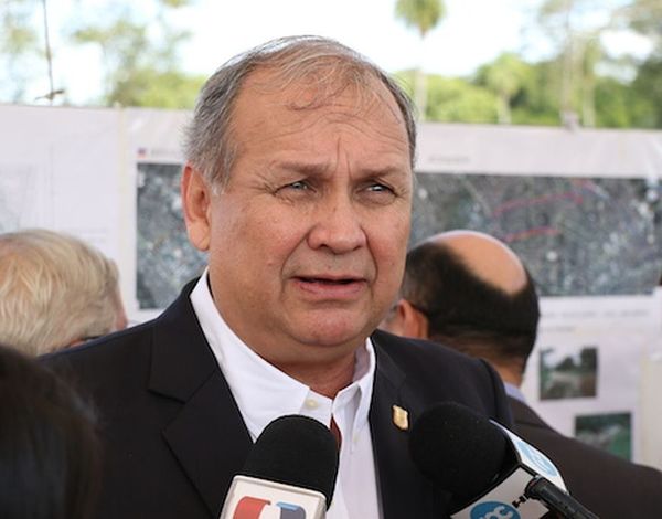 Fiscalia allana gabinete de intendente por supuestos cobros irregulares en adjudicaciones