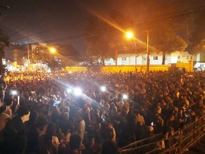 Opositores repudian fraude electoral y se manifiestan frente al TSJE. | Info Caacupe