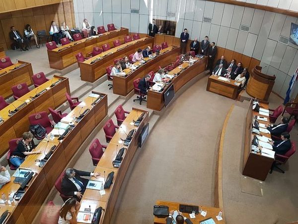 Marcado ausentismo de sectores para debatir suspensión de compra de urnas electrónicas