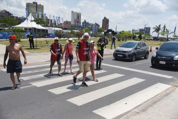 Cuida coches no podrán instalarse y extorsionar por el estacionamiento cerca del estadio