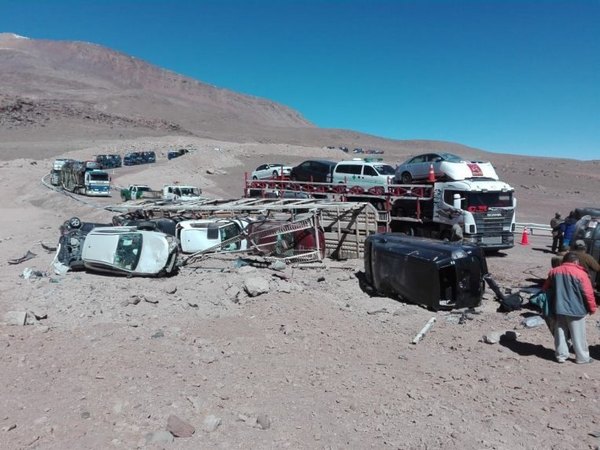 Camiones paraguayos heridos en un vuelco | Info Caacupe