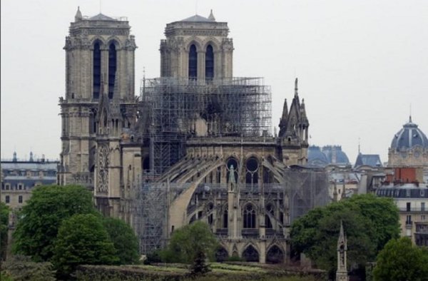 Bomberos extinguen totalmente fuego en catedral de Notre Dame | Info Caacupe