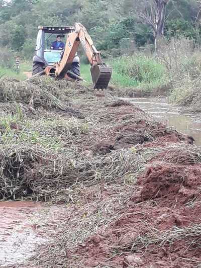 Departamento de Vialidad de la Municipalidad de Caacupé realiza limpieza general de la ciudad | Info Caacupe
