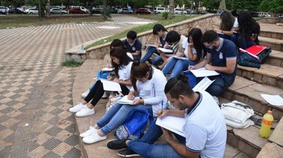 Ya son casi 40 colegios en paro y Senado decide interpelar a Petta | Info Caacupe