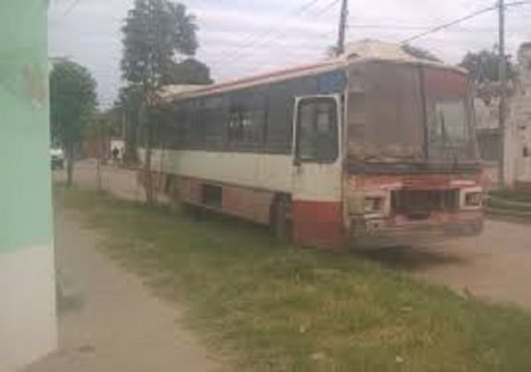 Dos hombres fueron pillados teniendo sexo en un micro y quedaron presos | Info Caacupe