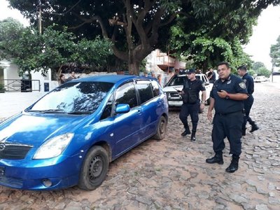 Abandonan vehículo que habría sido utilizado en asalto