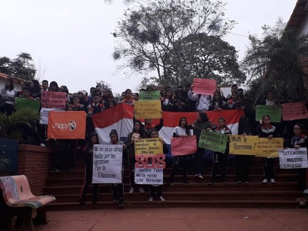 Apartan del cargo a director y cinco docentes en Caacupé | Info Caacupe