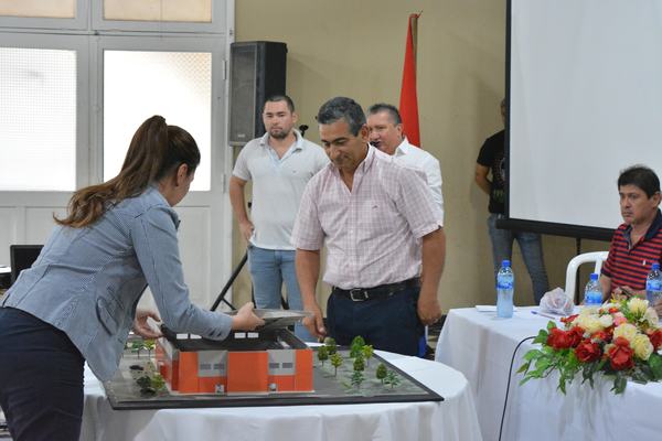 Jornada cargada en San Bernardino con maqueta oficial del Polideportivo Municipal e inauguración del nuevo Parque infantil | Info Caacupe