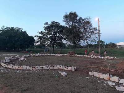 Municipalidad de Emboscada da inicio a construcción de plaza en el barrio Caraguatay | Info Caacupe