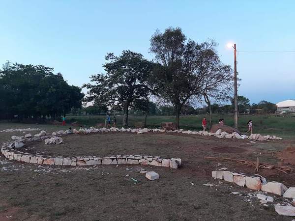 Municipalidad de Emboscada da inicio a construcción de plaza en el barrio Caraguatay | Info Caacupe