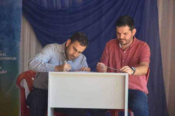 Ministerio de la Juventud dona 9 equipos informáticos a la Biblioteca Municipal de Santa Elena | Info Caacupe
