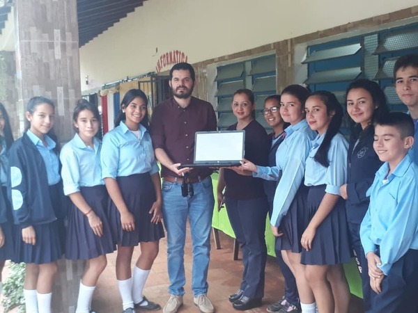 Se adquieren notebooks para alumnos de escuela de Santa Elena | Info Caacupe