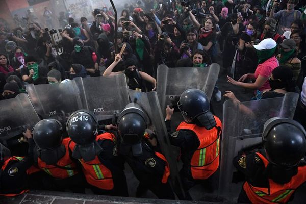 Violenta protesta en México por feminicidio - Mundo - ABC Color