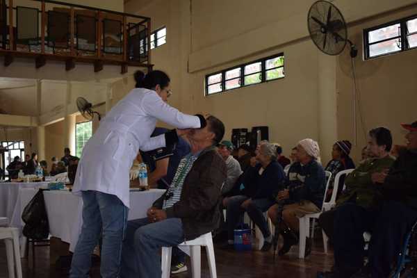 Municipalidad de Caacupé brindó atención médica a personas de tercera edad | Info Caacupe