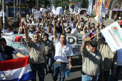 Funcionarios de la Ande anuncian huelga para finales de Noviembre