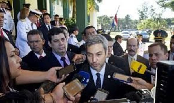 Mario Abdo felicita a Alberto Fernández por las elecciones democráticas
