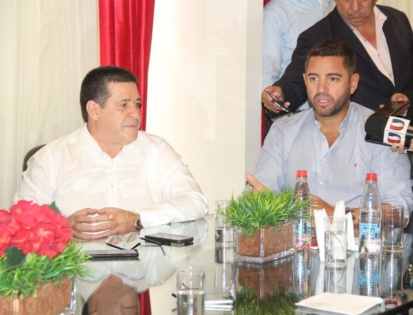 Horacio Cartes convierte a la ANR en una agencia de empleo