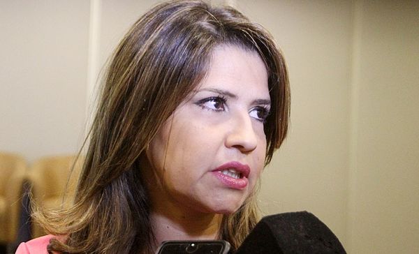 Ministra asegura que siempre estuvo dispuesta a colaborar con la fiscalia