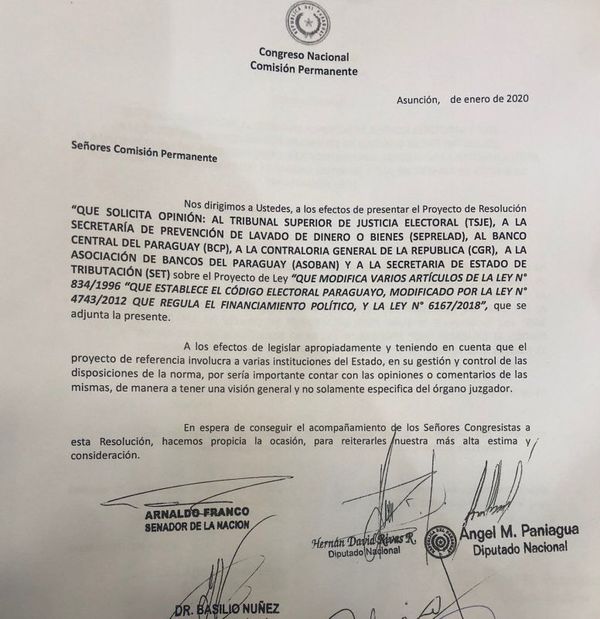 Senadores cartistas piden opinión a instituciones sobre ley de Financiamiento Político