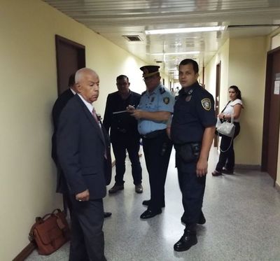 Diputado colorado  se presenta ante el juzgado
