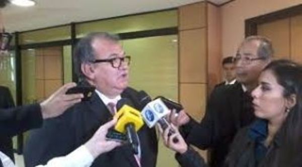 Abogados admite que diputado se presentará el lunes ante el juez