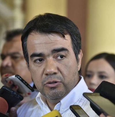 Hacienda intenta justificar despilfarro de dinero público